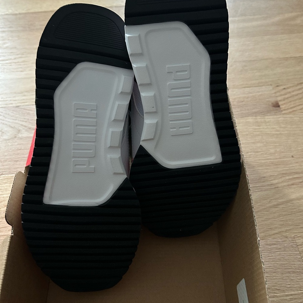 Puma Kids Sneakers - White and Coral - Picture 5 of 6